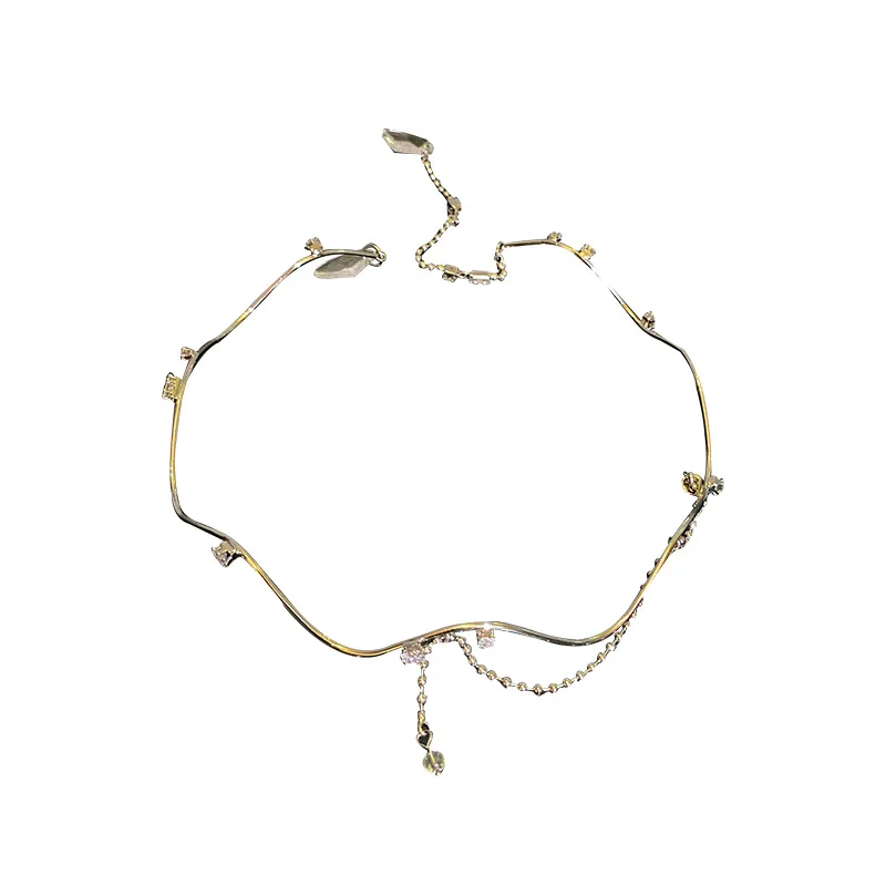 Женское колье с подвеской в виде капли кристаллами |