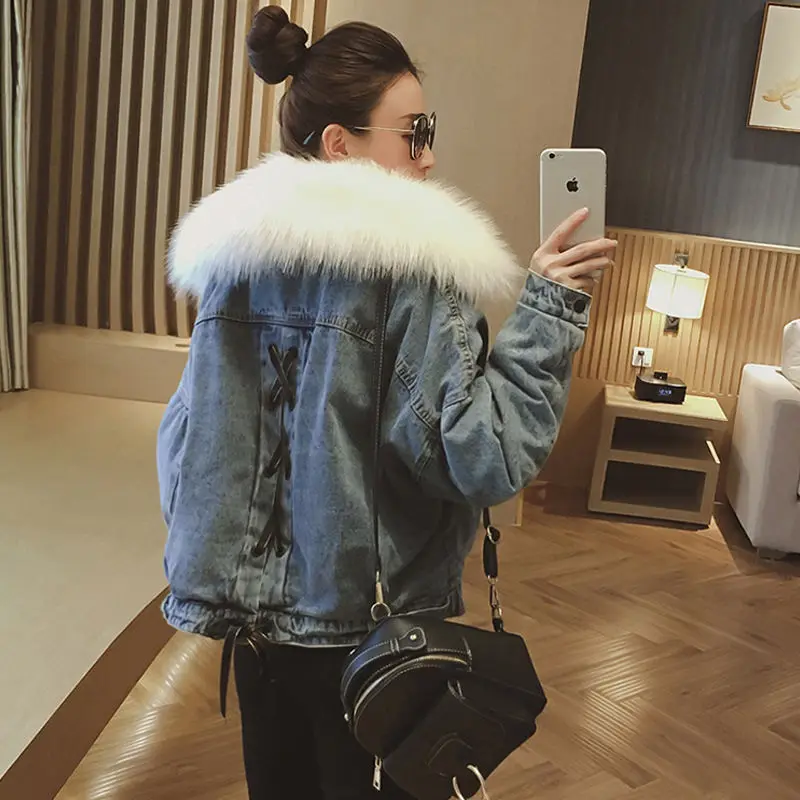 Женская джинсовая куртка с мехом зимние джинсы капюшоном бархатное пальто
