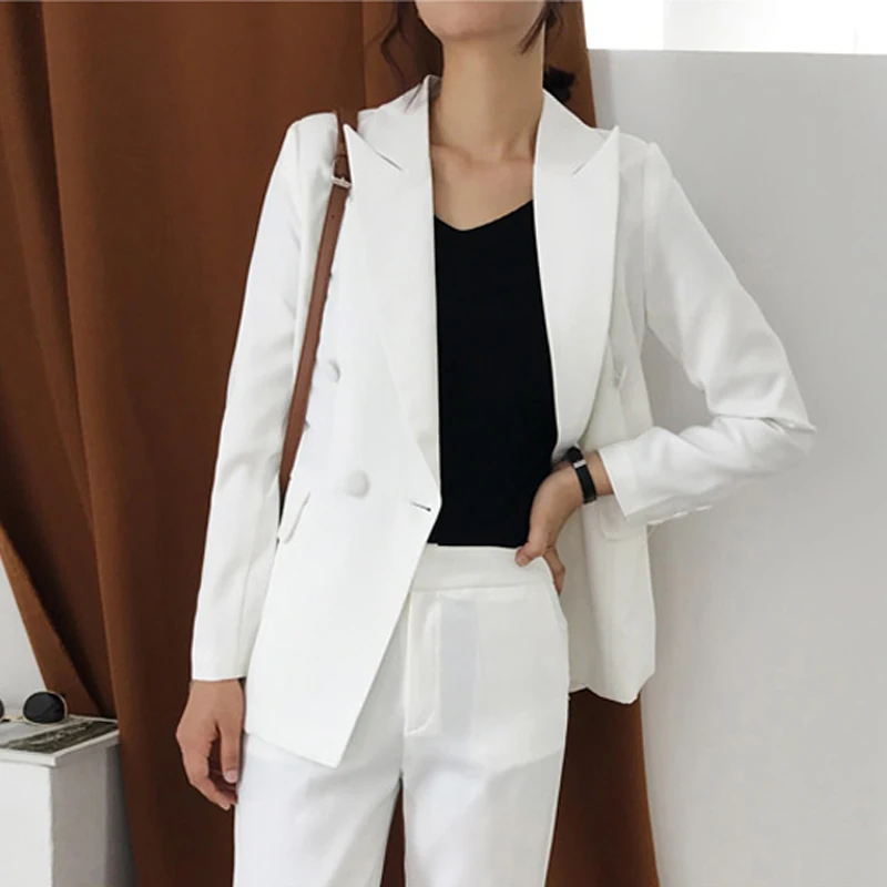 Женский брючный костюм с двубортным пиджаком и брюками высокой талией | Женская