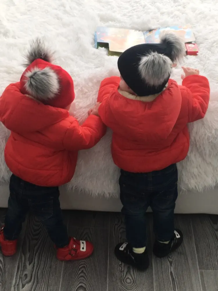 Шапка-ушанка детская зимняя шапка из искусственного меха с двумя помпонами для