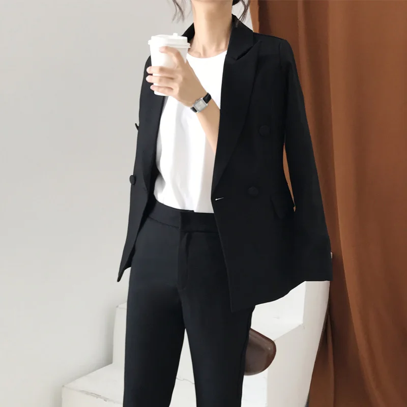 Женский брючный костюм с двубортным пиджаком и брюками высокой талией | Женская