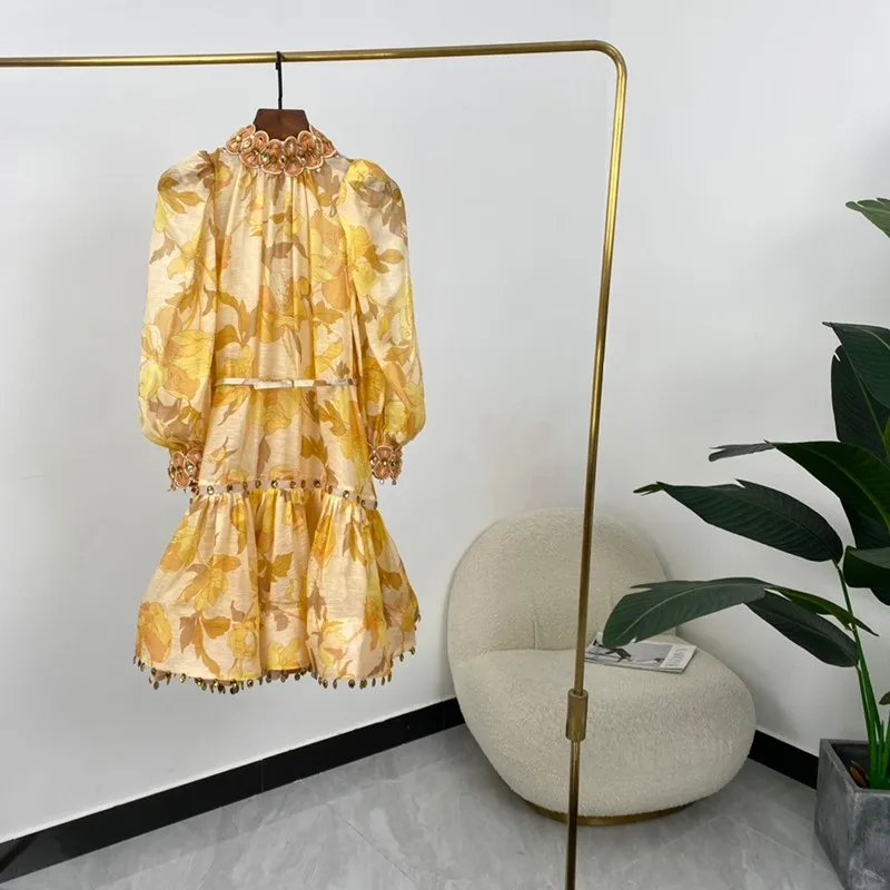 

Женское ТРАПЕЦИЕВИДНОЕ мини-платье, платье с золотым цветочным принтом, полувысоким воротником и рукавами-фонариками, расшитое бисером, ос...