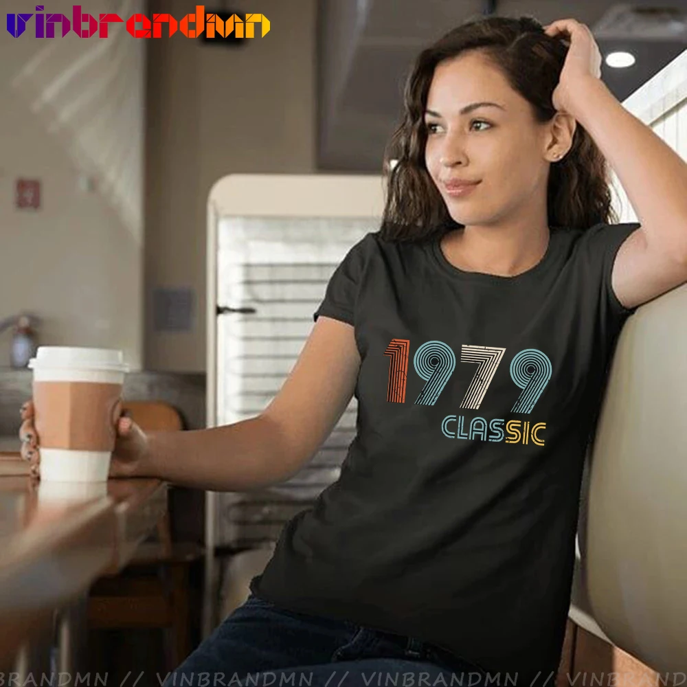 

2021 классический 1979 футболка для женщин 42th на день рождения Подарочная футболка номер Графический Hipster футболка подарок на День Благодарени...