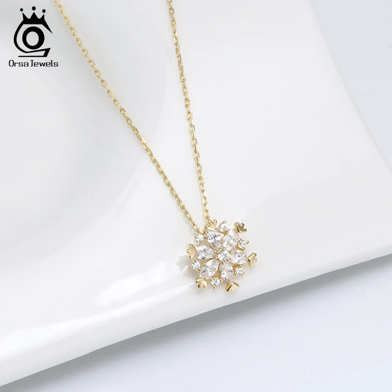 ORSA JEWELS S925 подвесок в форме снежинок к Цепочки и ожерелья Позолоченные AAAA фианит милые Для женщин кулон Рождество стерлингового серебра ювелирные украшения SN170