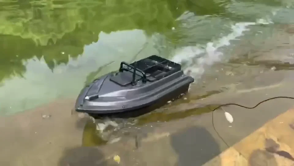 

Remote control nesting boat high-power intelligent nesting artifact to detect fish
