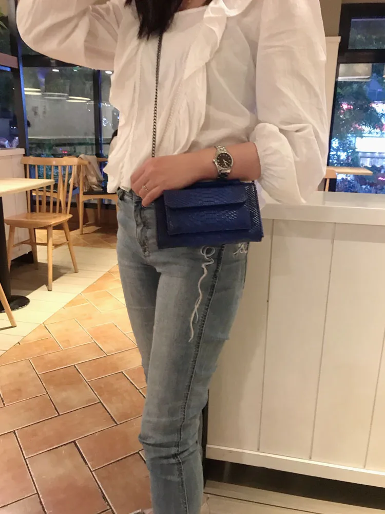 Женская сумка-мессенджер из натуральной кожи со змеиным узором сумка через плечо