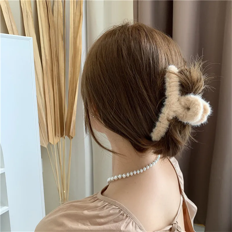 

Winter Warm Large Plush Hair Claws Candy Color Soft Faux Fur Hair Clips for Women Girls Crab Hairpins Fashion Hair Accessories