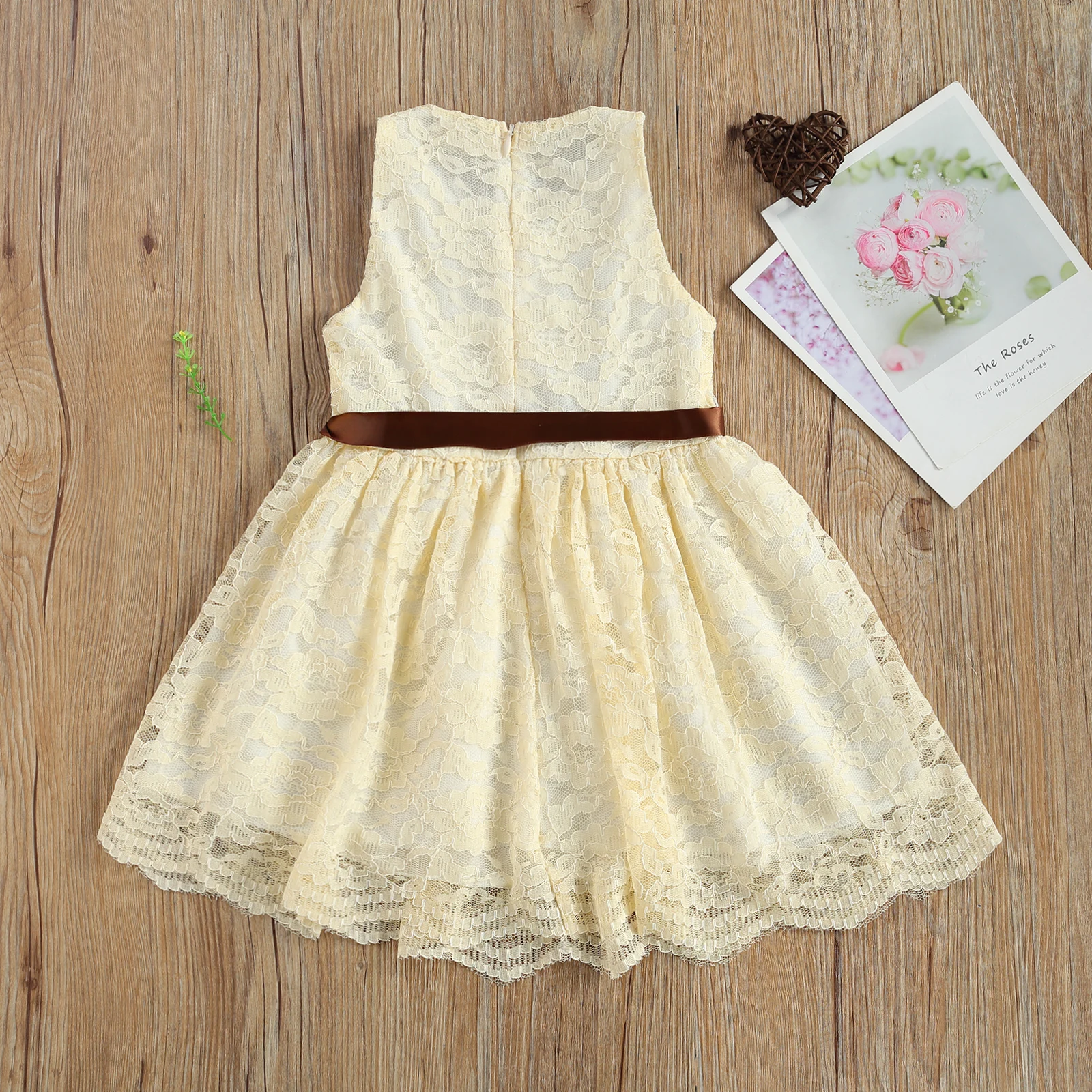 

Летнее платье с поясом без рукавов однотонное кружевное платье трапециевидной формы с круглым вырезом и воланом для принцессы