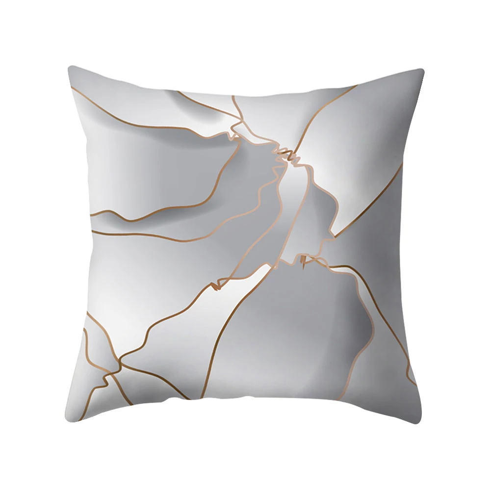 Декоративная наволочка из микрофибры персикового цвета с мраморным узором