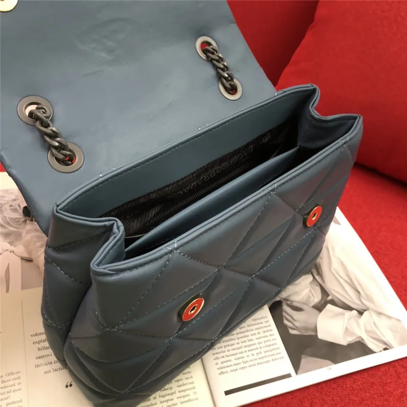 

The chain shoulder bag aslant bag Luxury star in the same style Light blue bag big luxury leather handbag leisure aslant packa