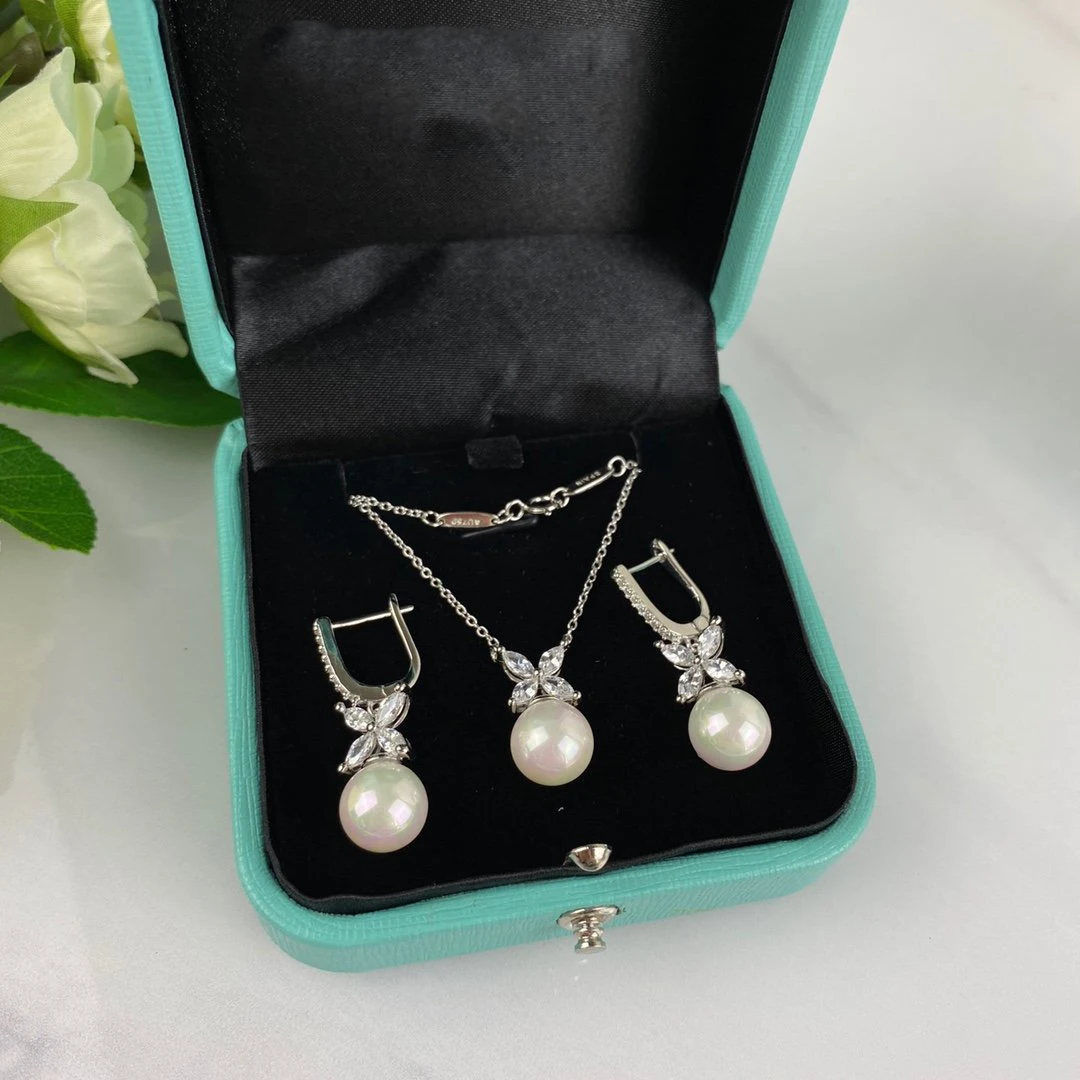

2021 Hot Trend Brand Pearl Pendant Earrings Necklace Jewelry Set Diamond inlay Customization Exquisite Daily