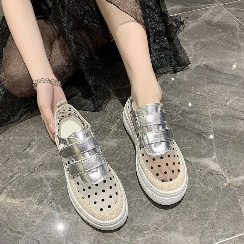 Женские кроссовки со светоотражающими пайетками обувь на платформе для весны