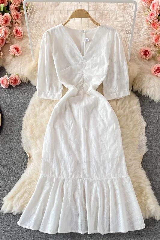 

Temperament first love white slim dress summer 2021 new V-neck waist slim package hip fishtail dress