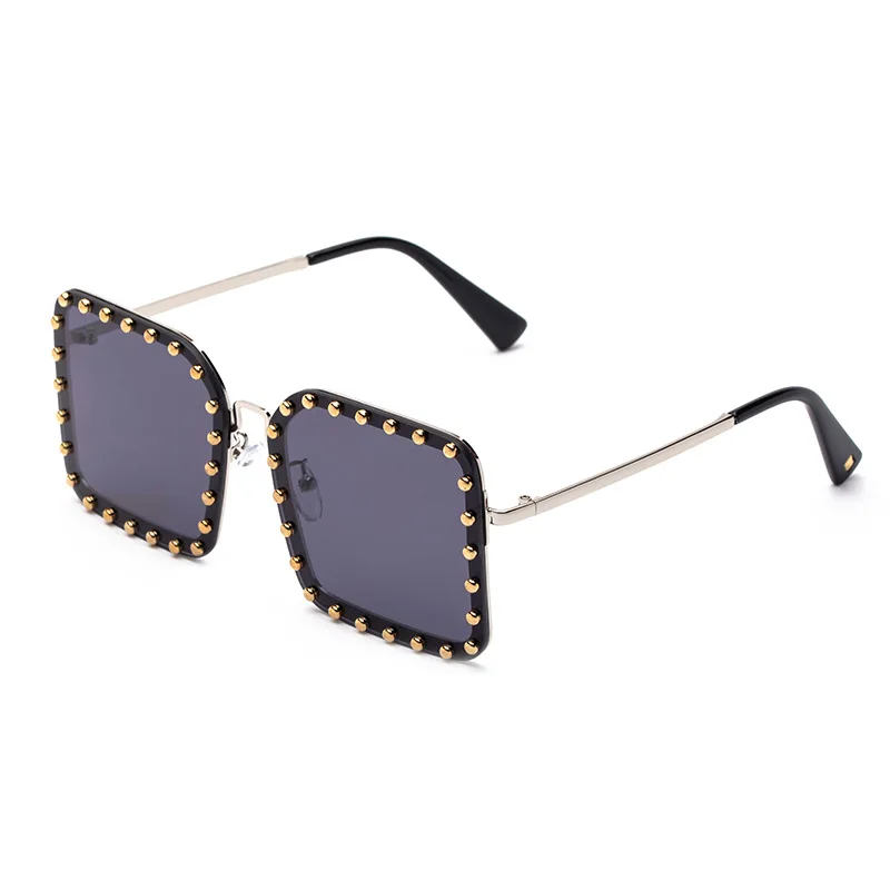 

New Rivet Fashion Ladies Sunglasses Classic Brand Design Square Glasses Women Big Frame Driving Eyewear UV400 Oculos Feminino