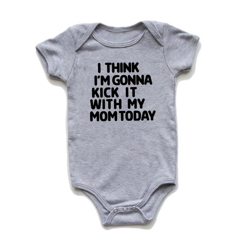 Я думаю что я собираюсь пинать его с мамой сегодня боди для новорожденных