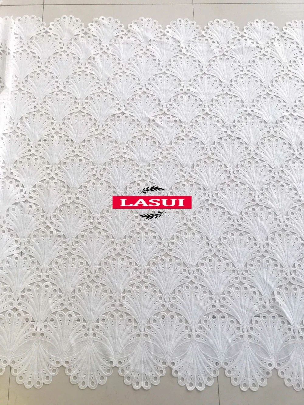 LASUI, высокое качество, 1 ярд, полый белый молочный шелк, большая вышивка, Водорастворимая кружевная ткань, сделай сам, вечернее платье S0036