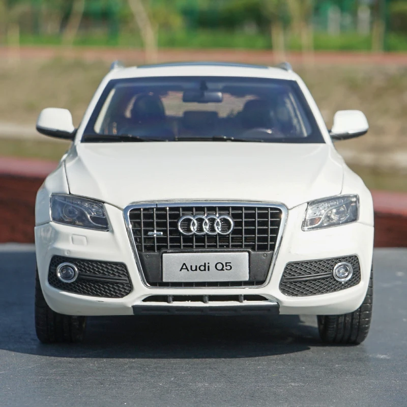 

Original Authorized Authentic alloy 1:18 scale Q5 2011 Suv DieCast classic Car Model for christmas/birthday gift, collection