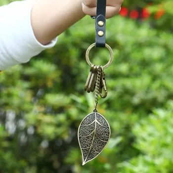 

Vintage Alloy Leaf Cow Leather Car Key Ring Girl's Bag Pendant K143 Keychain Charms Anime Key Chains