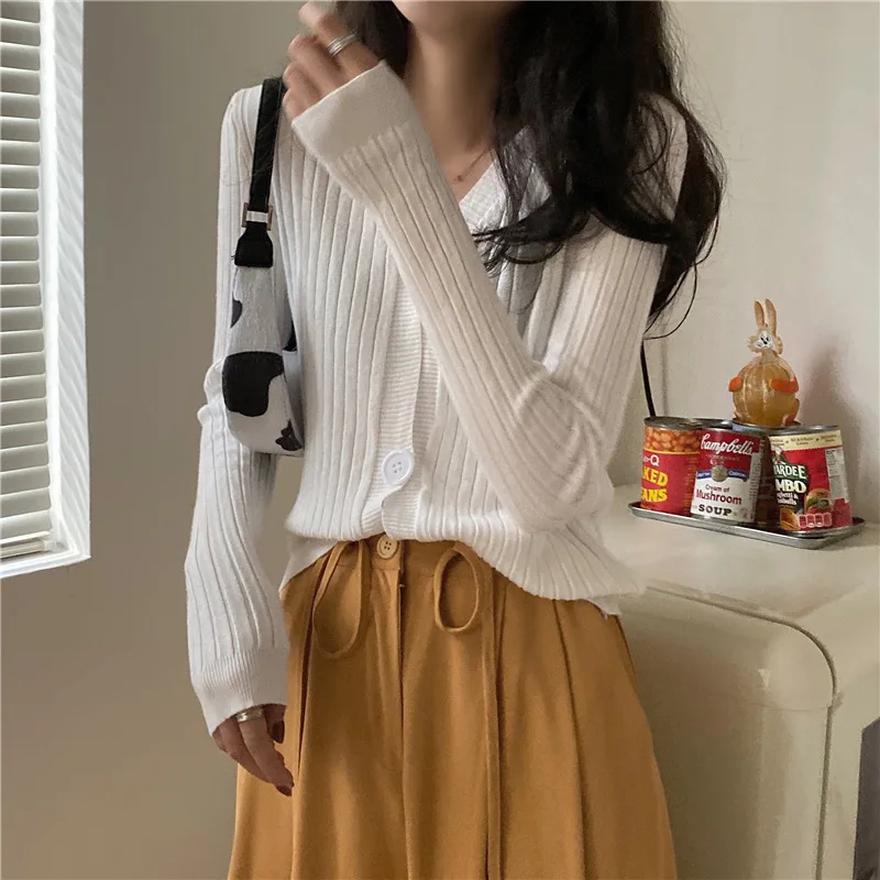 Женский трикотажный кардиган однотонный короткий свитер с V-образным вырезом и