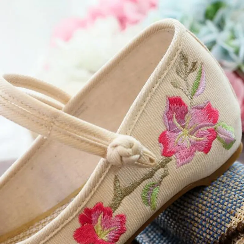 

Spring Women Canvas Mary Jane Loafers Ethnic Floral Embroidered Pointed Toe Summer Flats Ladies Vintage Dress Shoes for Female