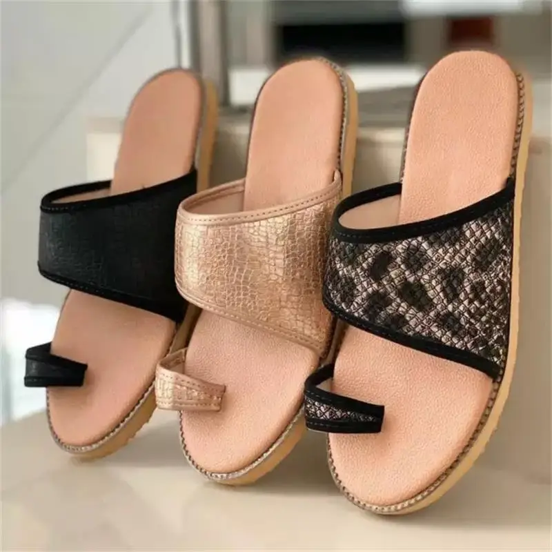 

New Women's Shoes Fashion Casual Serpentine PU Soft Sole Toe Ring Flat Heel Comfortable Summer All-match Sandals 7KG118