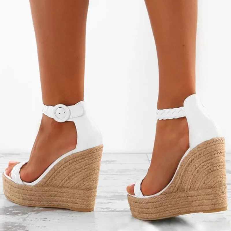 

Женские летние босоножки на платформе, с ремешком и пряжкой