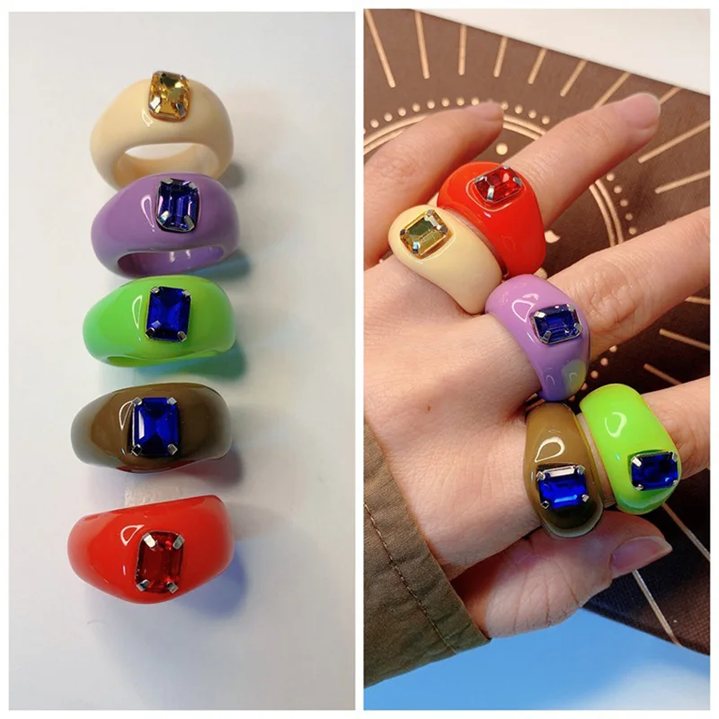 

2021 New Vintage Colourful Resin Acrylic Inlaid Rhinestone Ring Elegant Women Chic Round Ring For Girls Jewelry Party Gifts