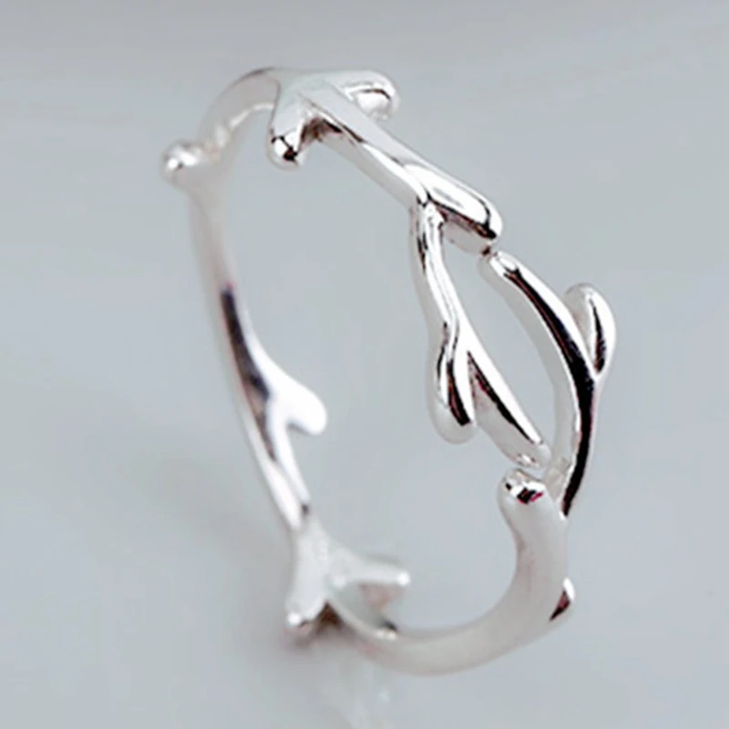 Кольцо женское регулируемое серебристого цвета с листьями | Украшения и