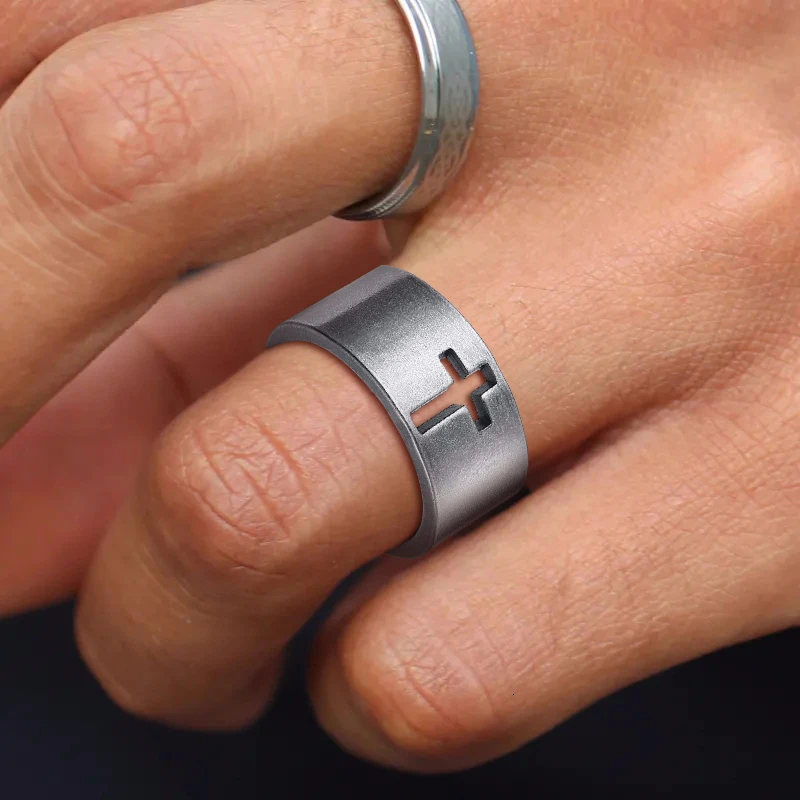 Мужское кольцо из нержавеющей стали с вырезами и окислением|Кольца| |