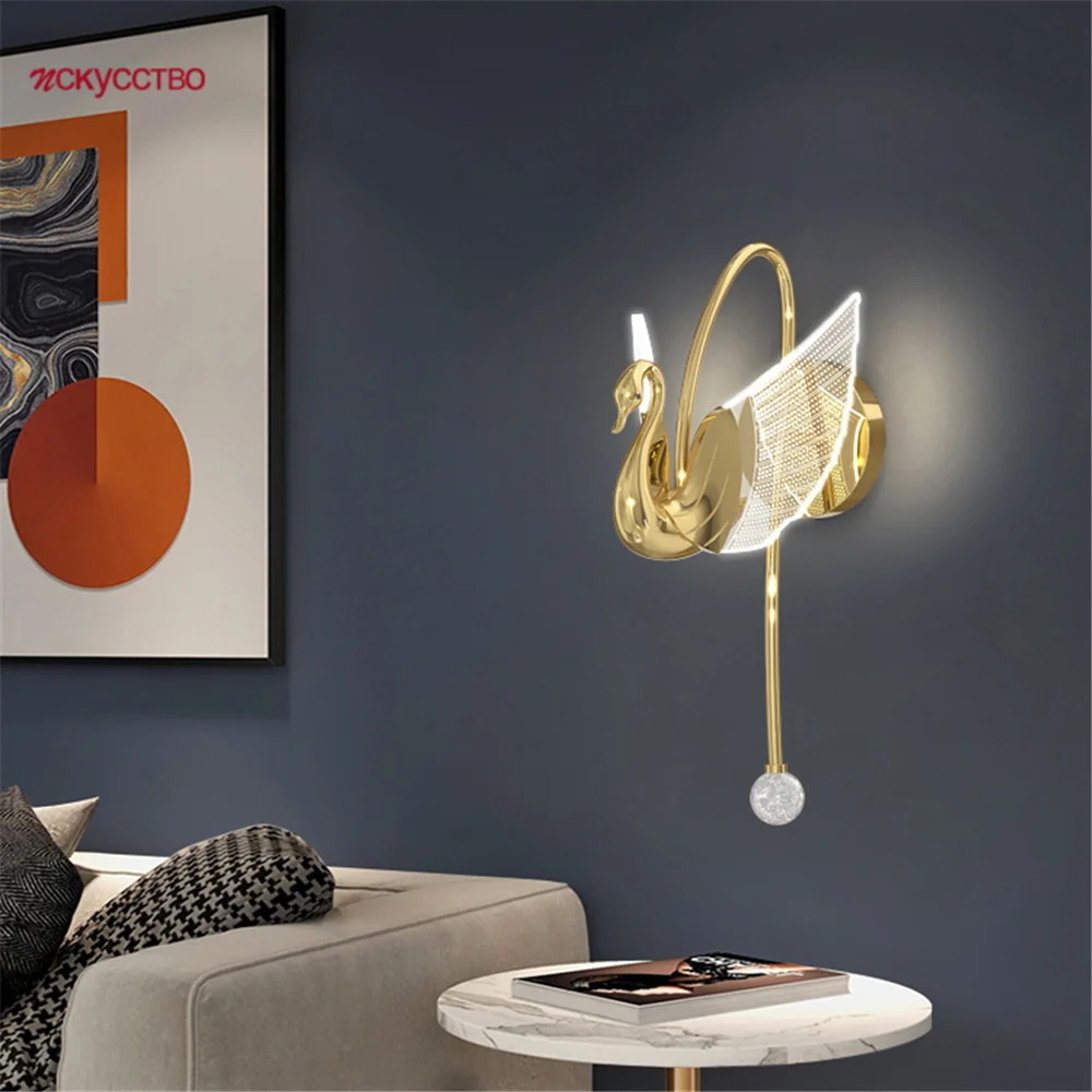 

Роскошный светодиодный настенный светильник в скандинавском стиле, золотистый акриловый металлический лебедь, птица, для гостиной, коридо...