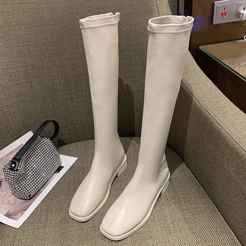 2020 зимние модные женские сапоги до бедра на плоской подошве бежевые колена