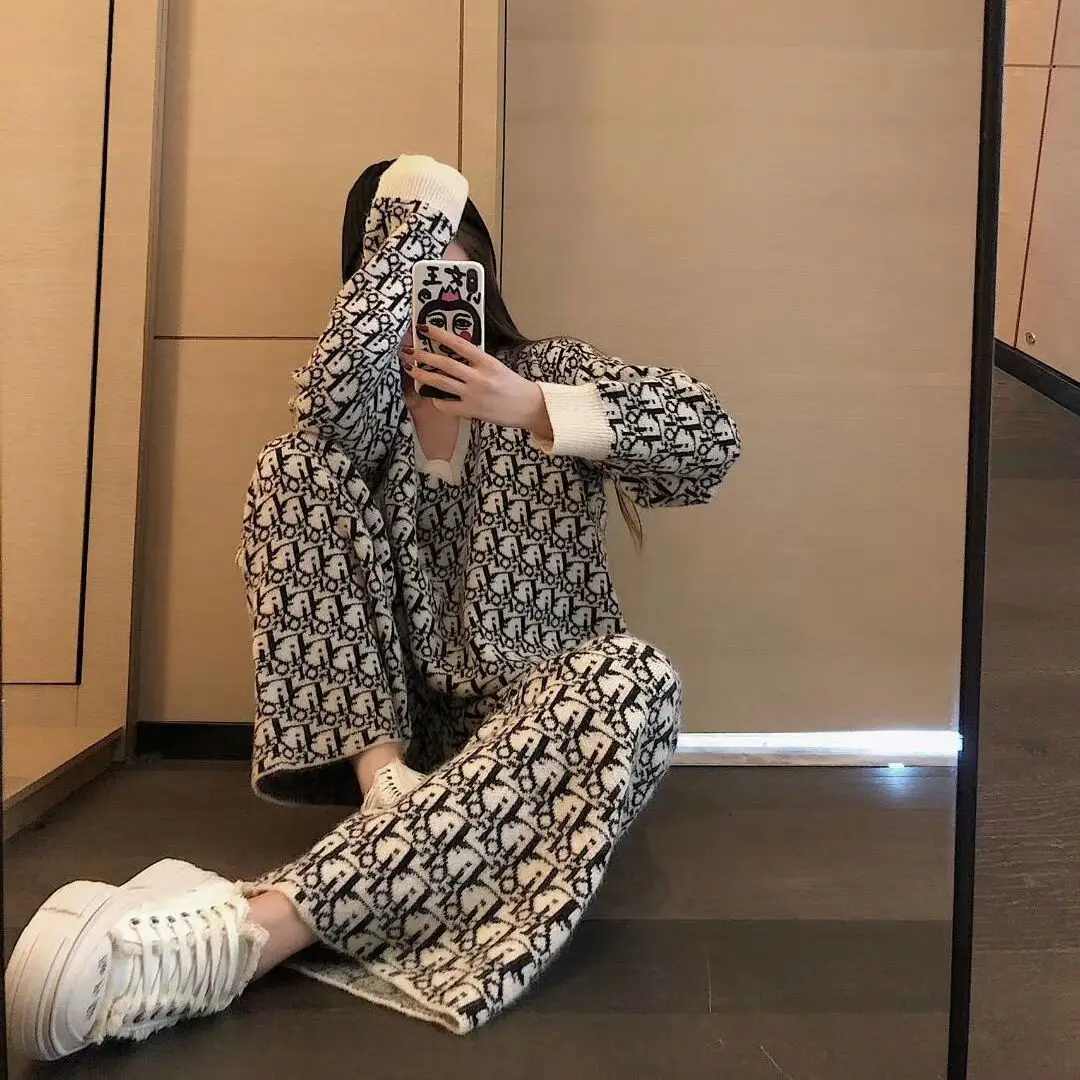 

Thickened V-neck loose knit top sweater wide leg pants suit
