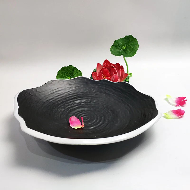 

Набор керамической посуды из черной глины с обеденной тарелкой, десертной тарелкой, чашей