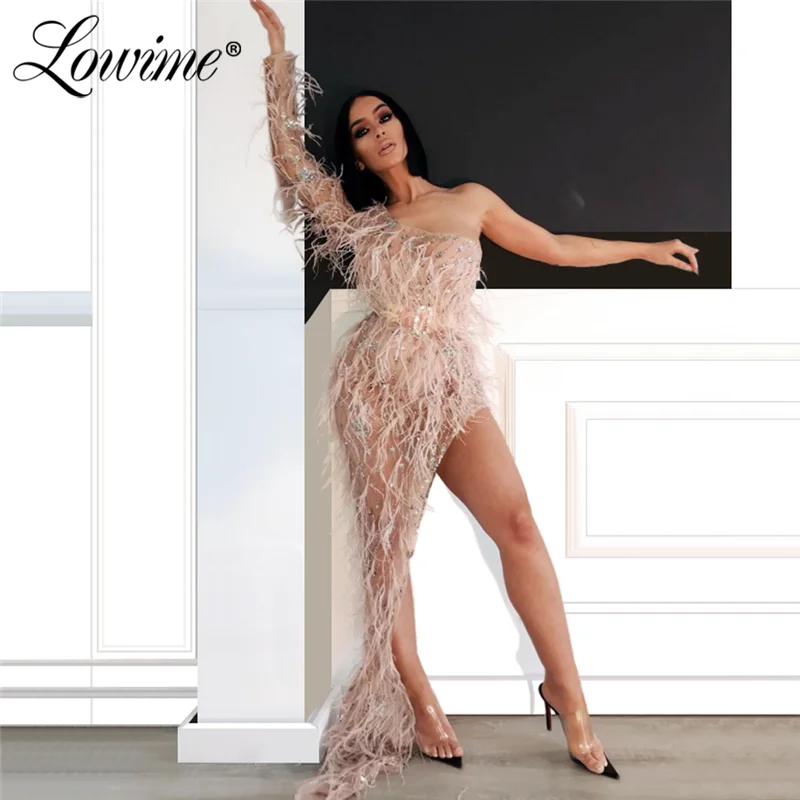 Женское вечернее платье на одно плечо блестящее с перьями арабское для