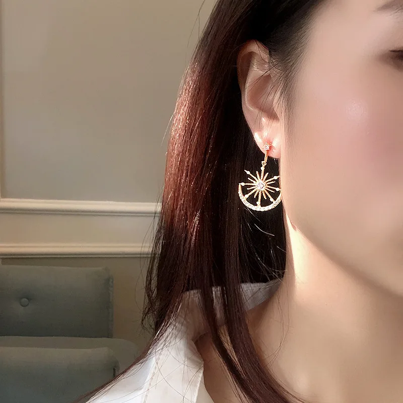 Женские серьги висюльки с Луной Shining Stars вечерние свадебные аксессуары