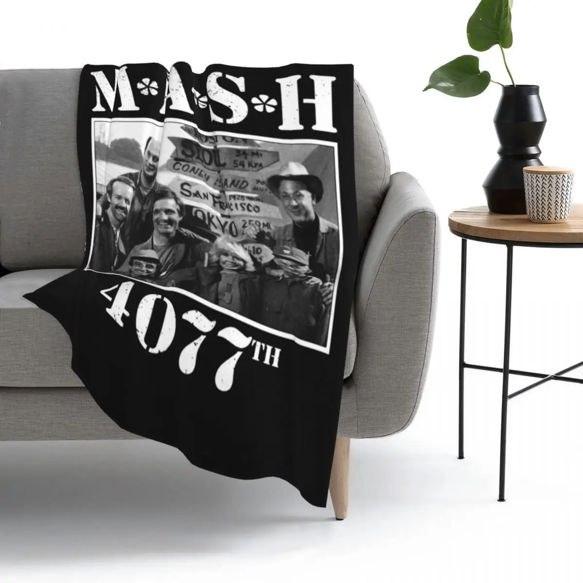 

MASH 4077th Main Characters Blankets Flannel Super Soft Throw Blanket Sofa Throw Blanket for Home Office Throws Bedspread Quilt