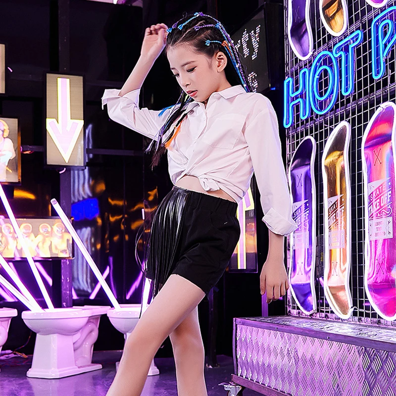 

Girls Jazz Dance Performance Stage Costume Children Street Dance White Tops Black Shorts Kids Catwalk Show Hip Hop Suit DQL2281