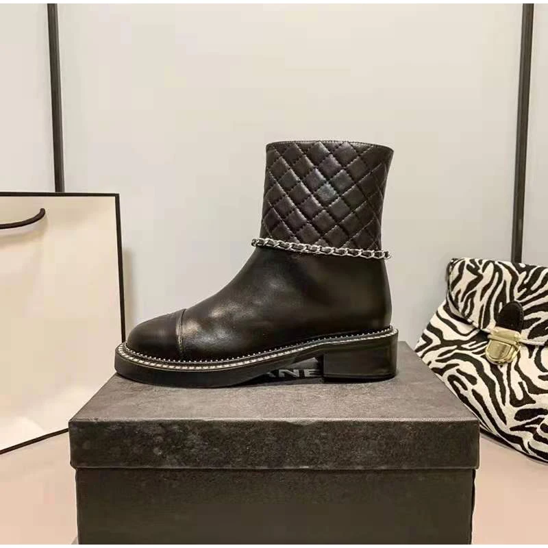 

2021 Brand Luxury Women Ankle Boots Classic Top Quality Leather Metal Chain Zip Low Heels Martens Short Boots FemalesAutumnShoes
