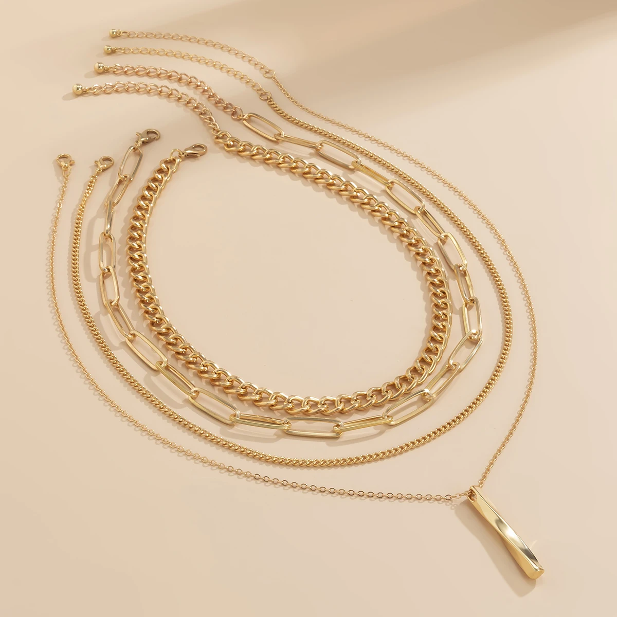 Ожерелье-чокер Ingemark с подвеской в виде многослойного минималистского стержня 4