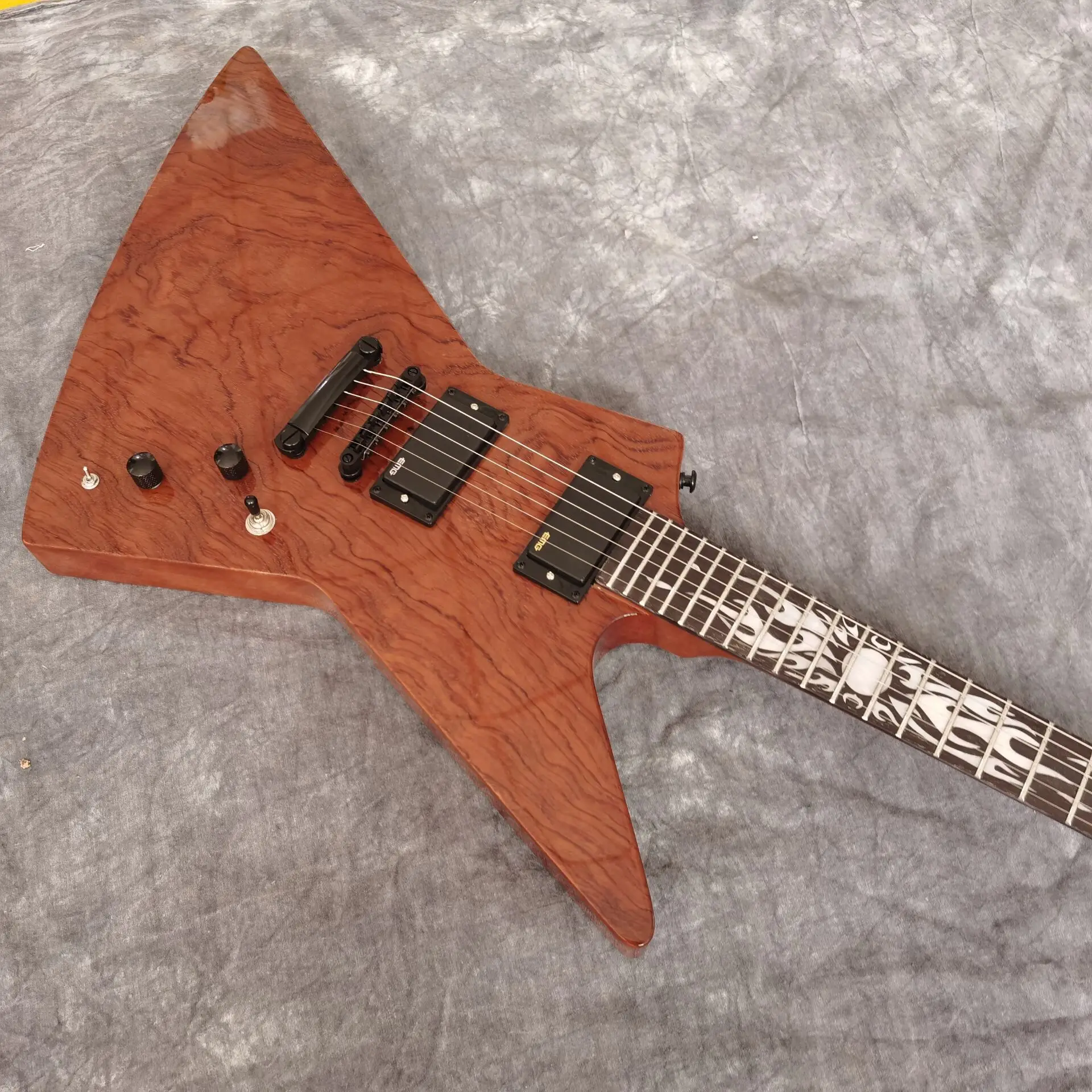 Новая электрогитара. Ручная работа 6 stings gitaar. Высококачественные звукосниматели.