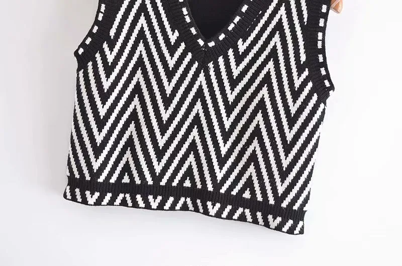 

Fashion Tank Sweaters Black Strip Sweater Tops Pullover 2021 Winter Women Sleeveless V-neck Knitted Vest Women Sweaters Daily