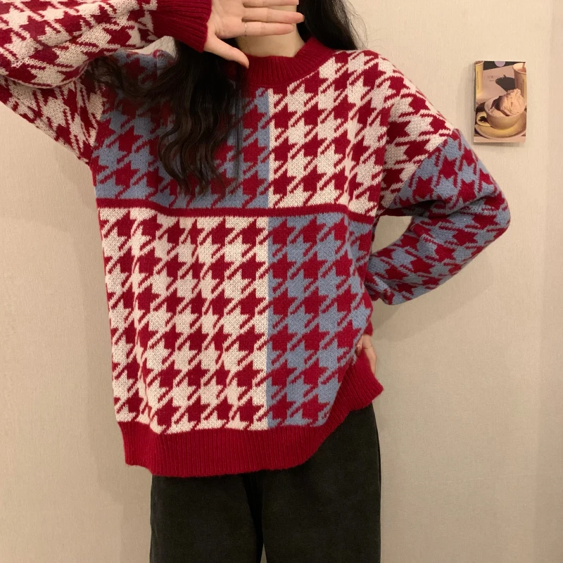 Свитер женский трикотажный в клетку с круглым вырезом и длинным рукавом |