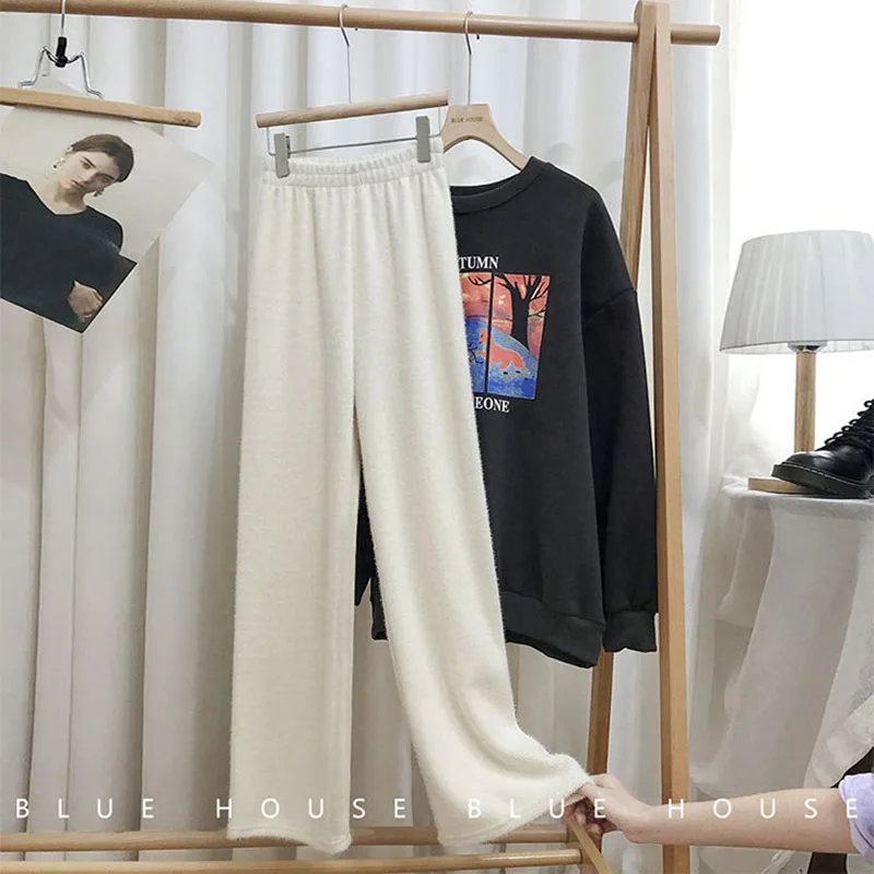 

Fashion New Corduroy Plush Pants Wommen Korean Version Sports Little Female Lower Bottoms Large Loose Versatile Casual Pants