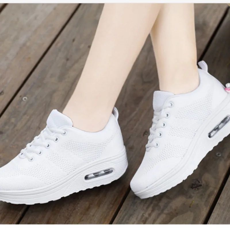 Женские кроссовки на платформе белые повседневные увеличивающие рост | Обувь