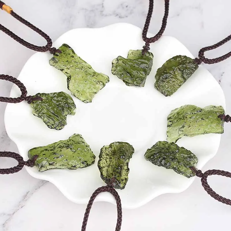 Женское и мужское ожерелье с подвеской в виде метеорита NAPOLN зеленое из молдавита