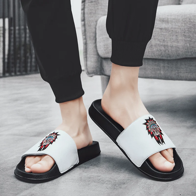 

High Quality Thick Bottom Fashion Take A Shower Brand Light Men Casual Shoes Wear-resistant Slippers Men's Summer Sandals