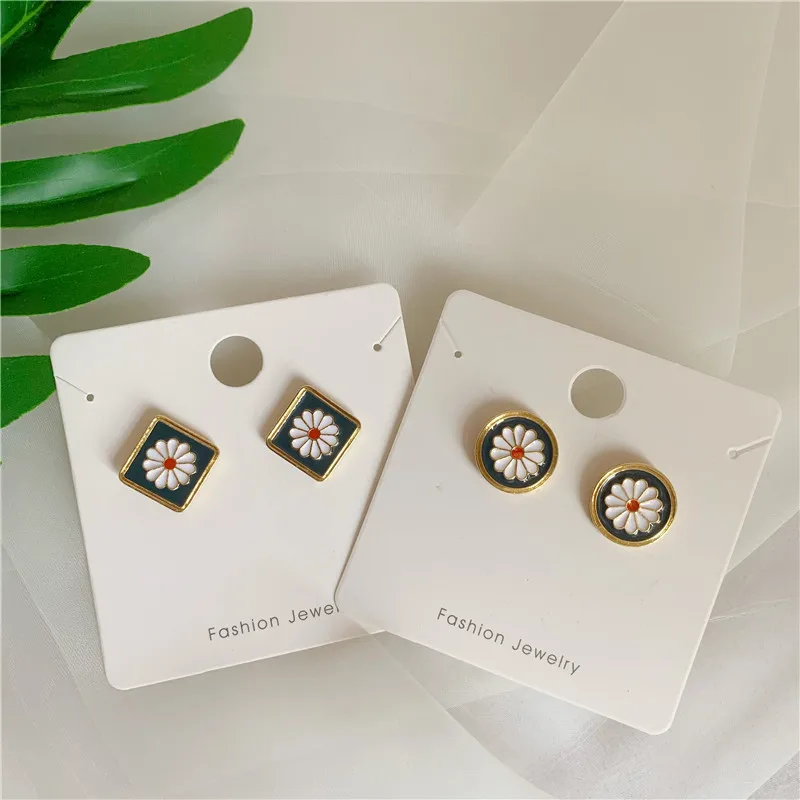 

Retro daisy geometric earrings Korean temperament simple personality Joker earrings female