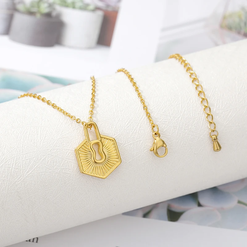 

Gold Color Stainless Steel Hexagon Gourd Necklace For Women Men Elegant Chain Choker Female Pendant Necklace HipHop Jewelry 2020