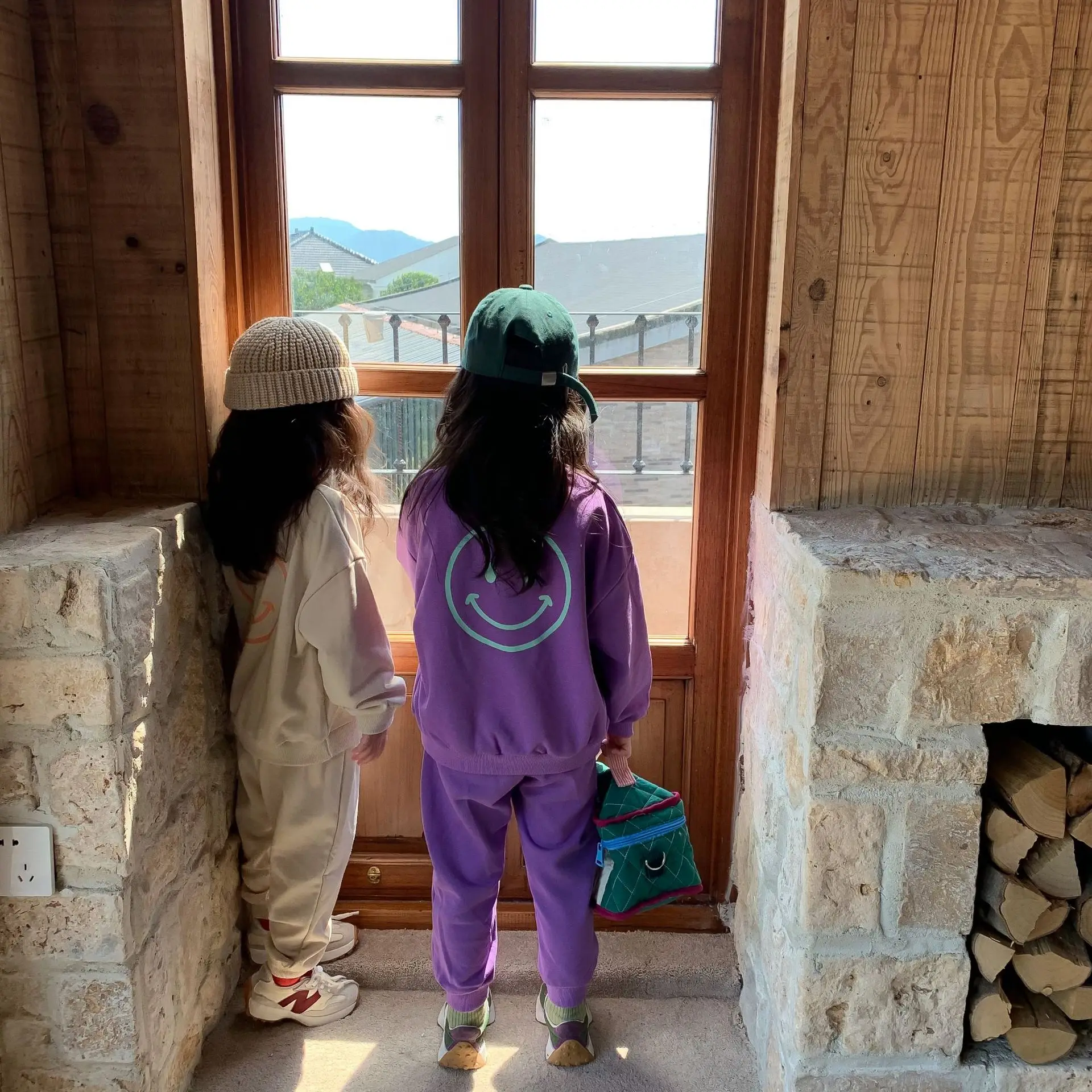 

2021 Autumn and Winter New Products Korea Children's Wear Cotton Smiley Sweater Children's Leisure Two-piece Suit Leisure Style