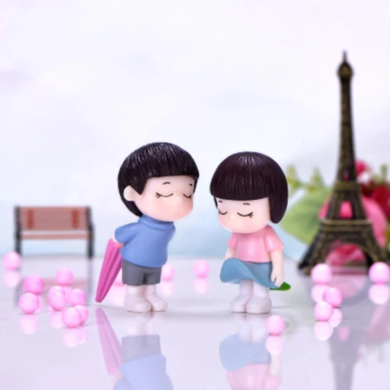 ZOCDOU 2 Pieces Cute Umbrella Couple Doll Decoration Bachelor Costume Garden Home Car Desk Crafts Miniatures Decor Ornament |